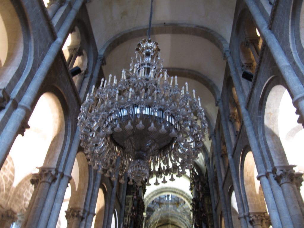 Op speciaal verzoek: de kroonluchter in de kathedraal van Santiago de Compostela